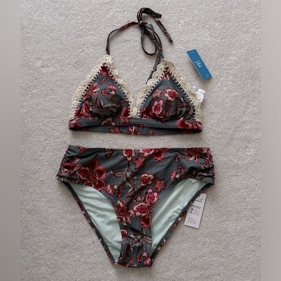 Cupshe Other - Cupshe Algeria floral & crochet bikini bralette & ruched bottom set